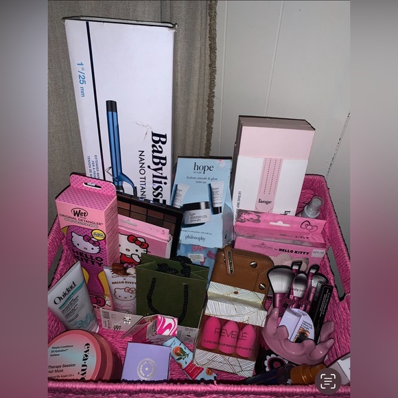 Breast Cancer Fund Raiser Raffle for @bellabugs41 - Picture 2 of 16